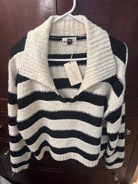 Universal Thread Black & White Striped V-Neck Shawl-Collar Sweater